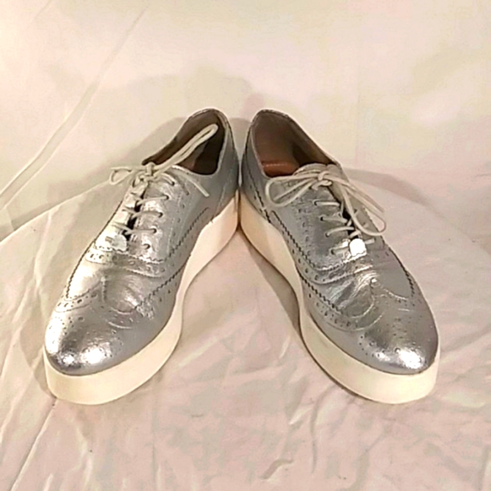 🔥 Like New Carvela Silver Leather Wingtip Platform Shoe